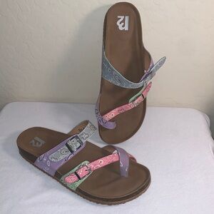 R2 BRAND NEW SIZE 10 SUPER CUTE SLIP ON SANDALS